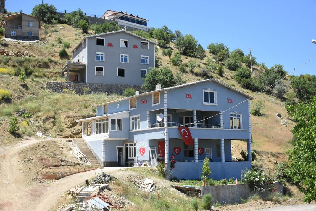 Konya'da 13 yıllık muhtardan göğüs kabartan çizim! Kafaya koymuş ilçedeki her eve sevdasını kazıyacak 3